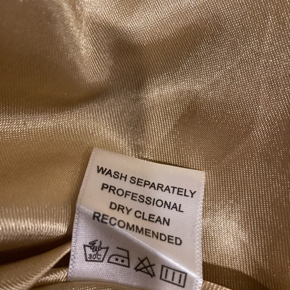 Party Dress in shimmery Gold and Cream with side pockets. Backless. Sz Med. EUC - Picture 9 of 10